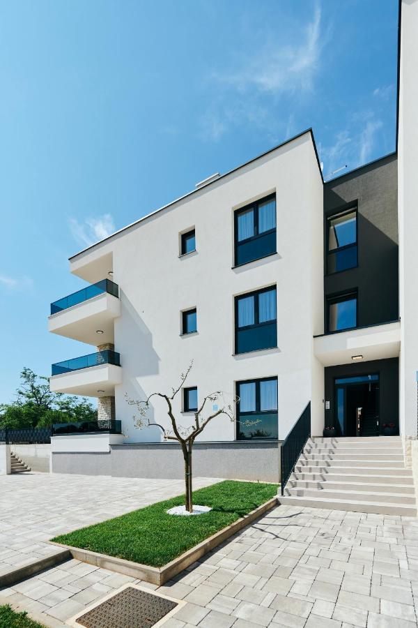 Apartments San Maris Umag Buitenkant foto